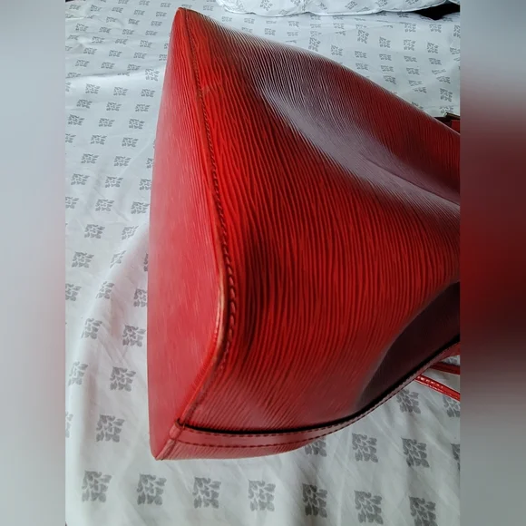 Louis Vuitton Petite Noe Strawstring Bucket Shoulder Bag In Red Epi Leather